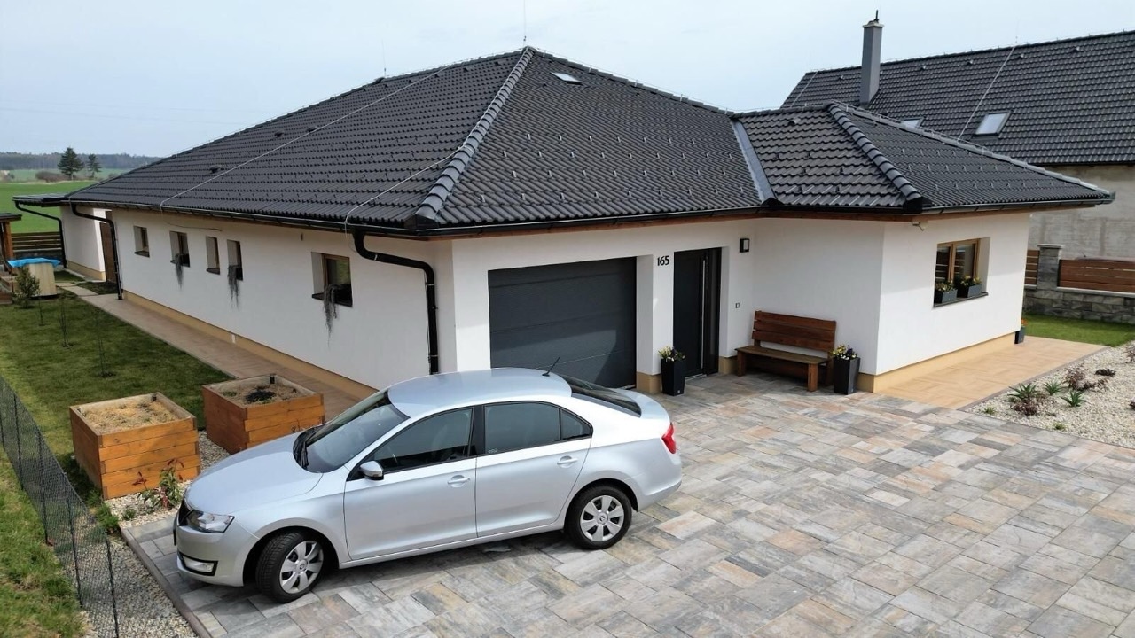 Různé realizace – rekonstrukce, novostavby, zateplení atd.